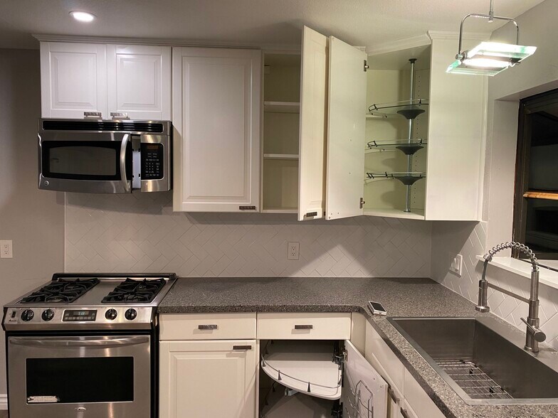 Building Photo - 17350 Pinnell St