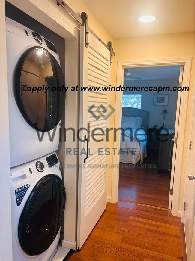 Building Photo - Beautifully Remodeled 2 Bedroom, 2 Bath Duplex on Freeport Blvd COMING SOON!