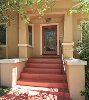 Building Photo - 538 Kenmore Ave