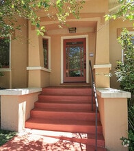 Building Photo - 538 Kenmore Ave