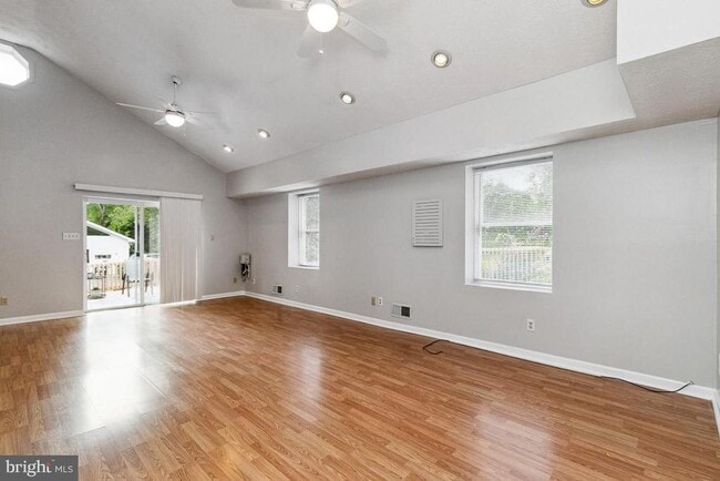 Building Photo - 315 South Dr