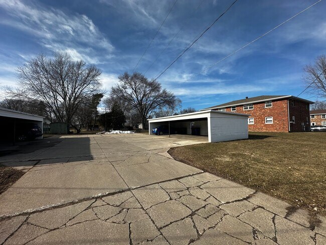 Building Photo - 1241 Apache Ave