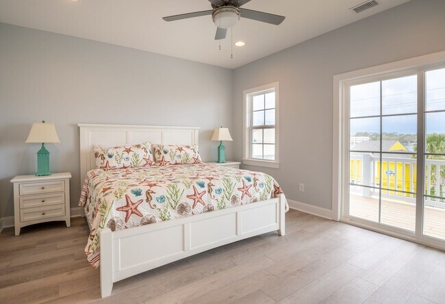Building Photo - AWESOME OFF-SEASON SINGLE FAMILY BEACH HOM...