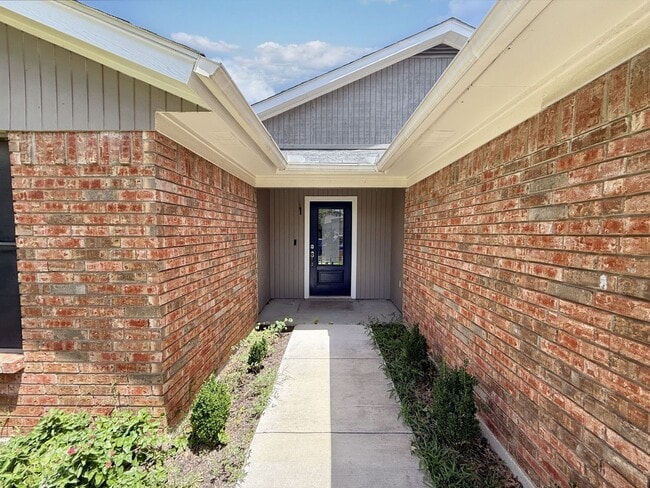 Building Photo - Comfortable 3-Bedroom Home for Lease in Ke...