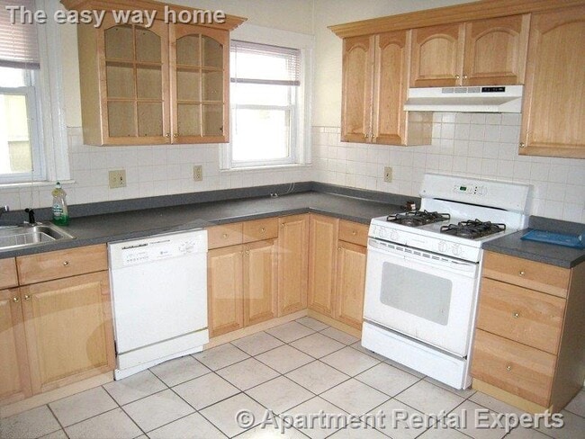 Building Photo - 183 College Ave