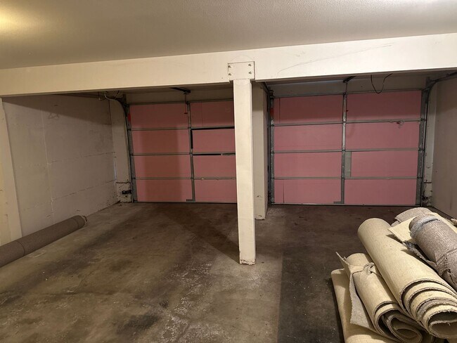 Building Photo - 903 Crestview Ln