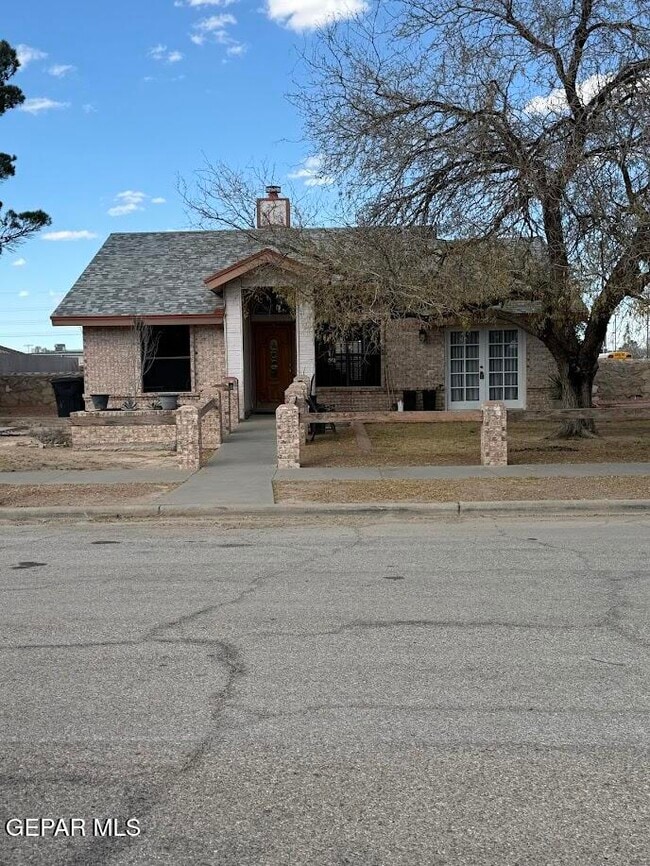 Building Photo - 15327 Woodhill Ct