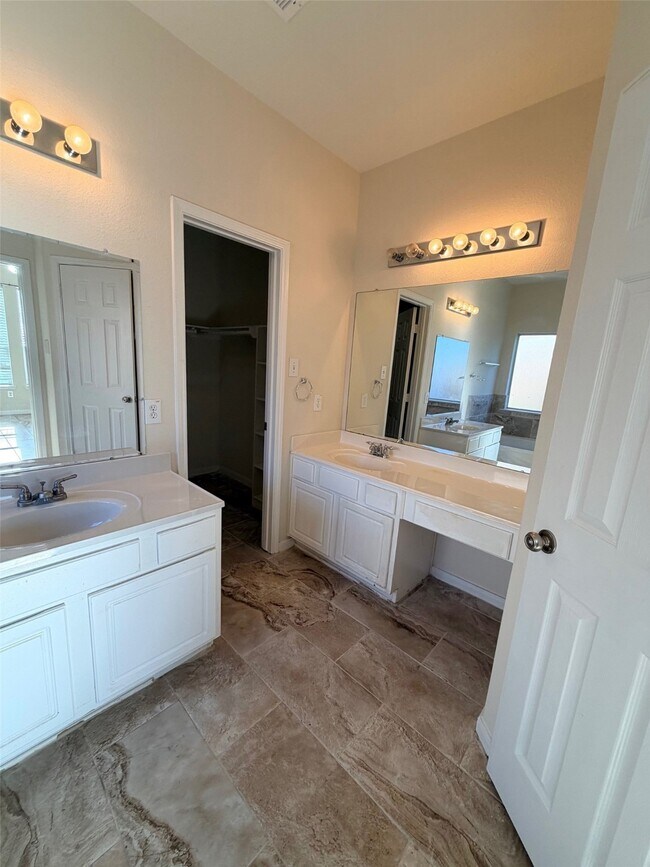 Building Photo - 14035 Mohave Way Dr