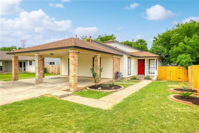 Building Photo - 2134 Andover Dr