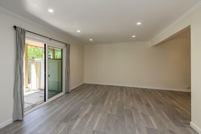 Building Photo - 5105 Admiralty Ln