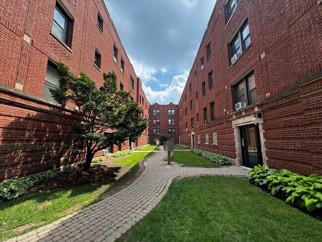 Building Photo - 1 Bedroom in Prime Location Near Loyola Park & Beach!