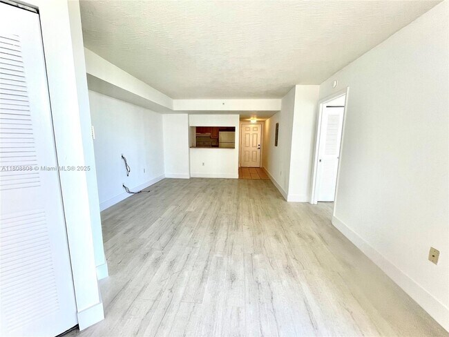 Primary Photo - 102 SW 6th Ave