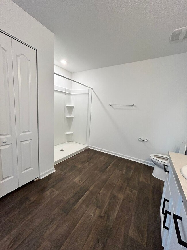 Building Photo - This is for an 18mo LEASE!! ENTRADA SUBDIV...