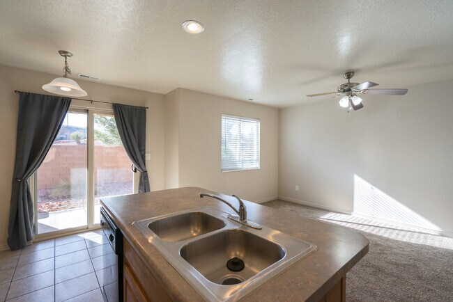 Building Photo - 3155 S Hidden Valley Dr