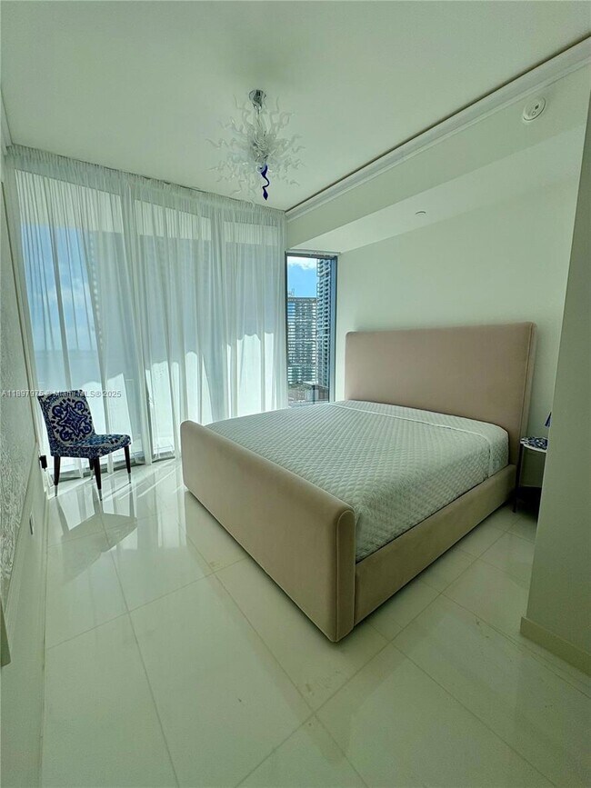 Building Photo - 300 Biscayne Blvd Way