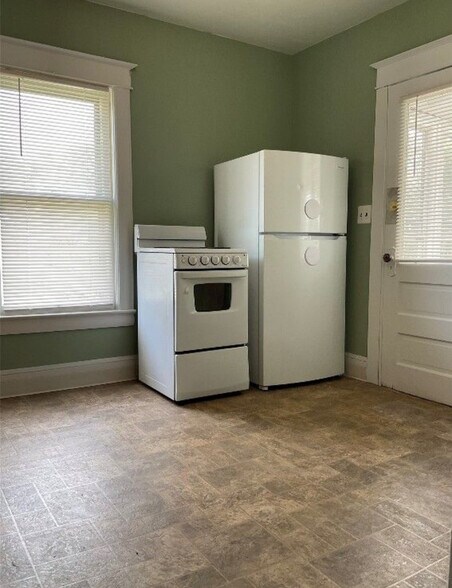 Building Photo - 614 Chenango St