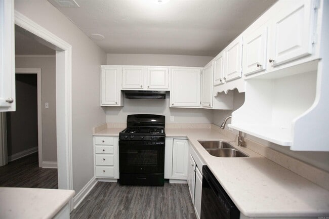 Building Photo - 5008 Lynch Dr