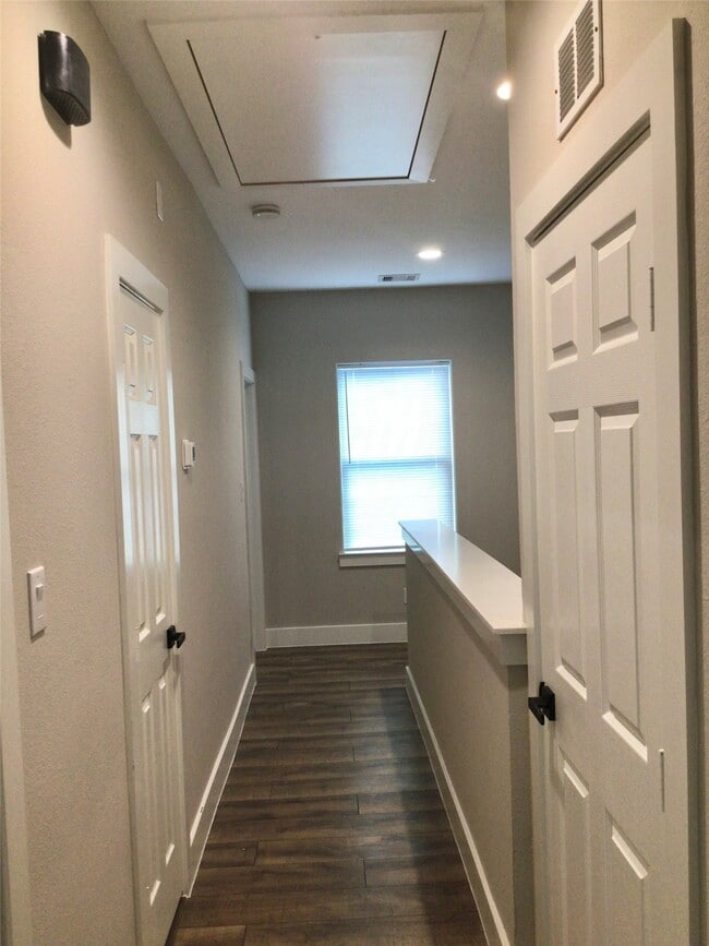 Building Photo - 2109 Marnel Rd