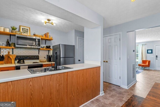Building Photo - 1327 Hollenbeck Ln