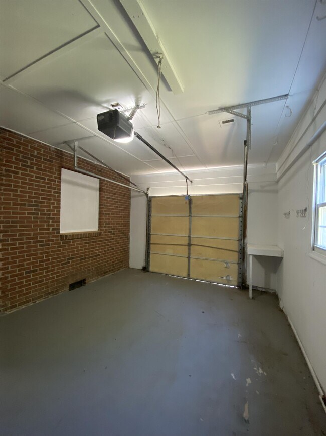 Building Photo - 7568 Carrollburg Dr