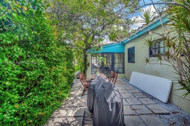 Building Photo - 1224 NE 182nd St