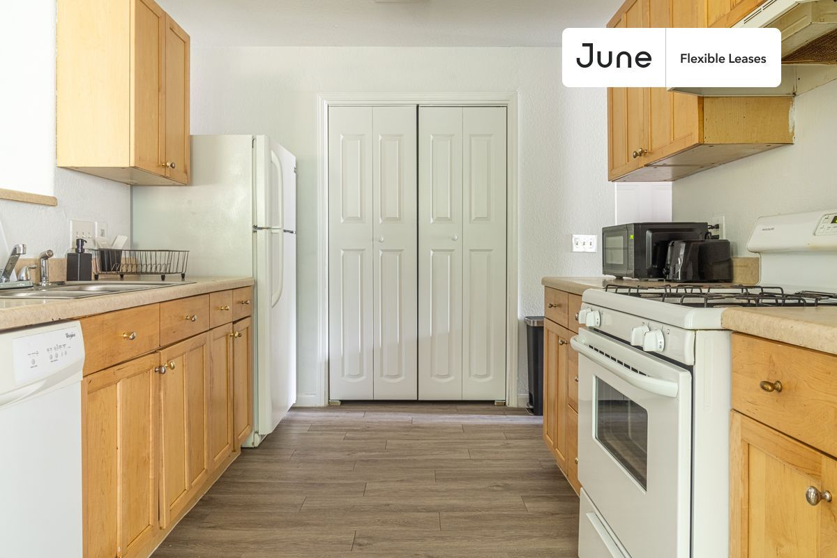 Building Photo - 5105 Spruce Cove