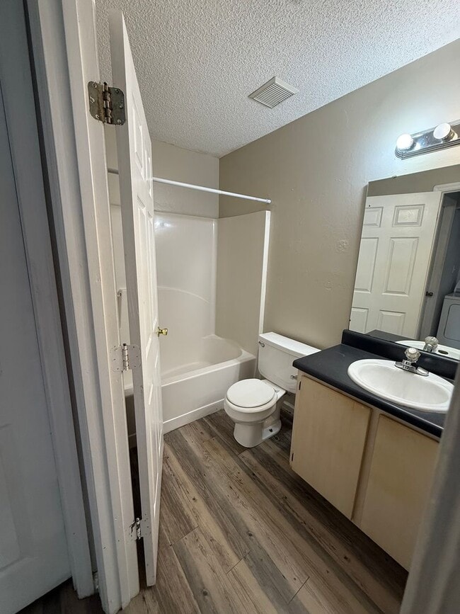Building Photo - 3 Bed Townhouse on Nuggett Lane, available...