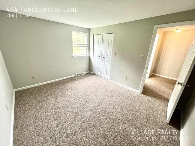 Building Photo - 464 Tanglewood Ln