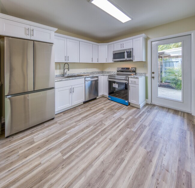 Building Photo - 241 NE 40th Ct