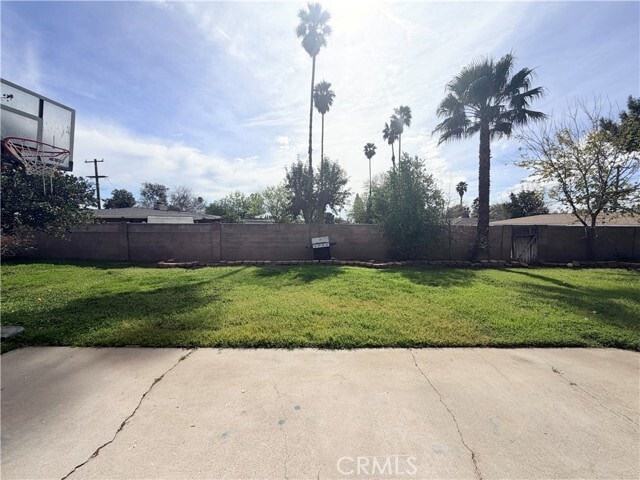 Building Photo - 323 E Holly St