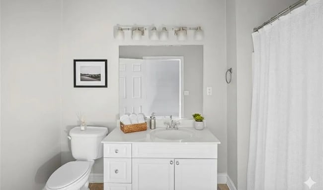 Building Photo - 1 bedroom 1 bathroom Downtown Living Spacious Condo in the heart of Greensboro