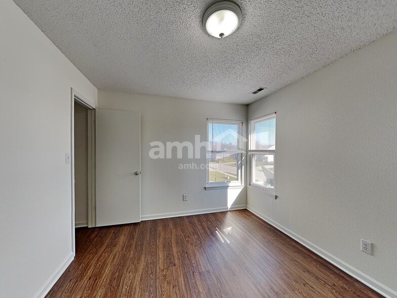 Building Photo - 1676 Sweetwater Ln