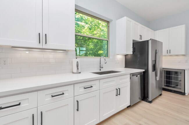 Building Photo - 3310 Pease St