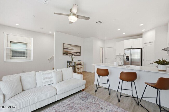 Building Photo - 7959 N 53rd Ave