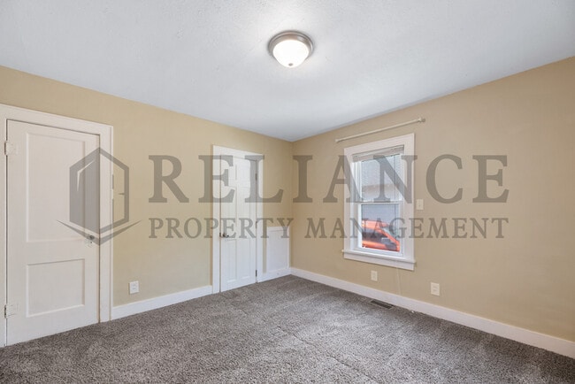 Building Photo - 1628 S Palisade St