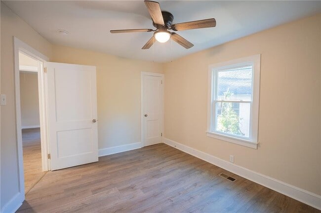 Building Photo - 2710 Maple Rd SE