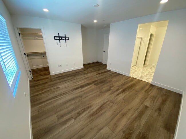 Building Photo - Stunning, brand new 3BD/2.5BA home in Righetti Ranch