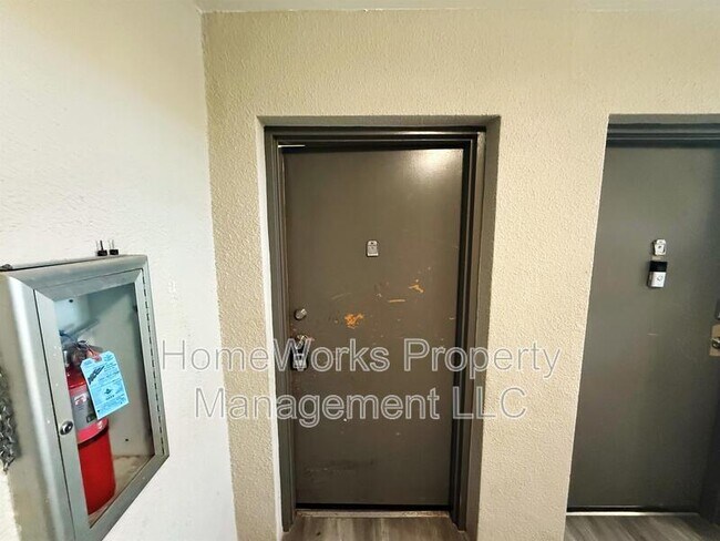 Building Photo - 9633 White Acre Rd