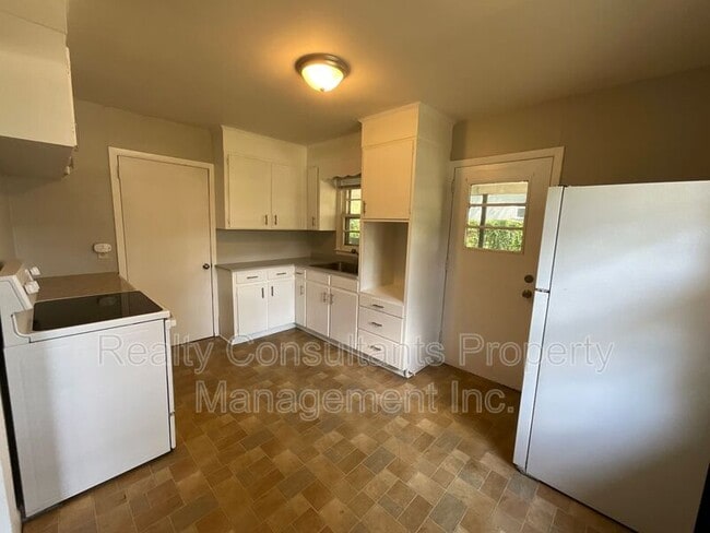 Building Photo - 1533 Beaucrest Ave