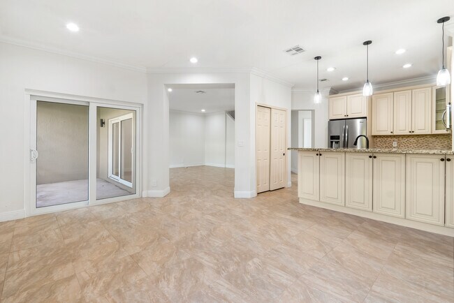 Building Photo - 5611 NW 118th Dr