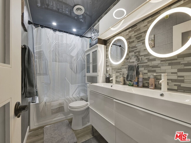 Building Photo - 6842 Ranchito Ave