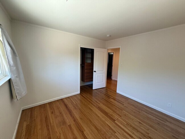 Building Photo - 425 N 7th St