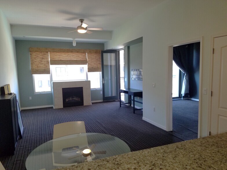 Living room (viewed from entry) - 16 W Encanto Blvd