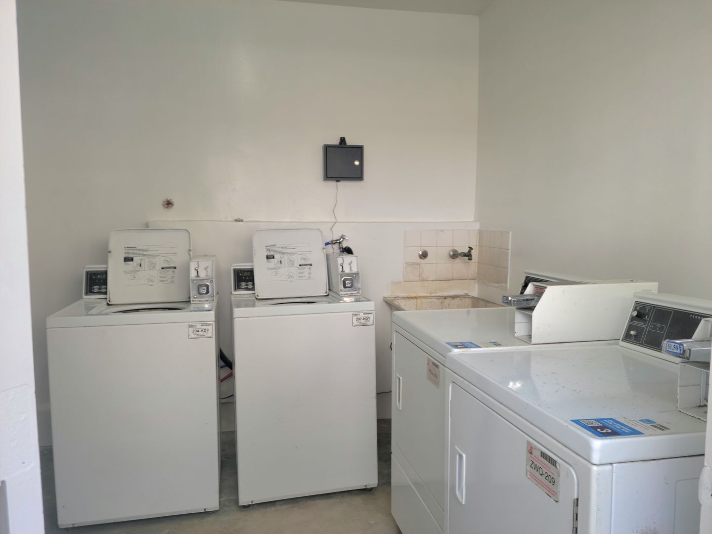 Building Photo - 825 S Bedford St