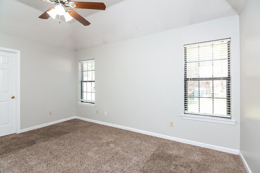 Building Photo - 10824 Ridgefield Dr