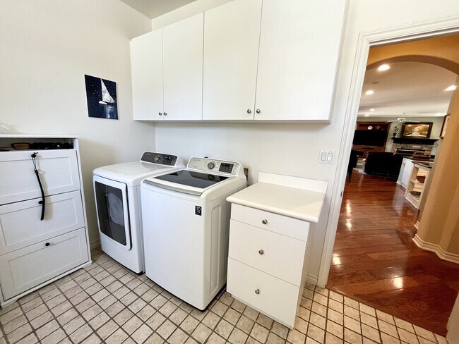 Building Photo - 12470 Sundance Ave