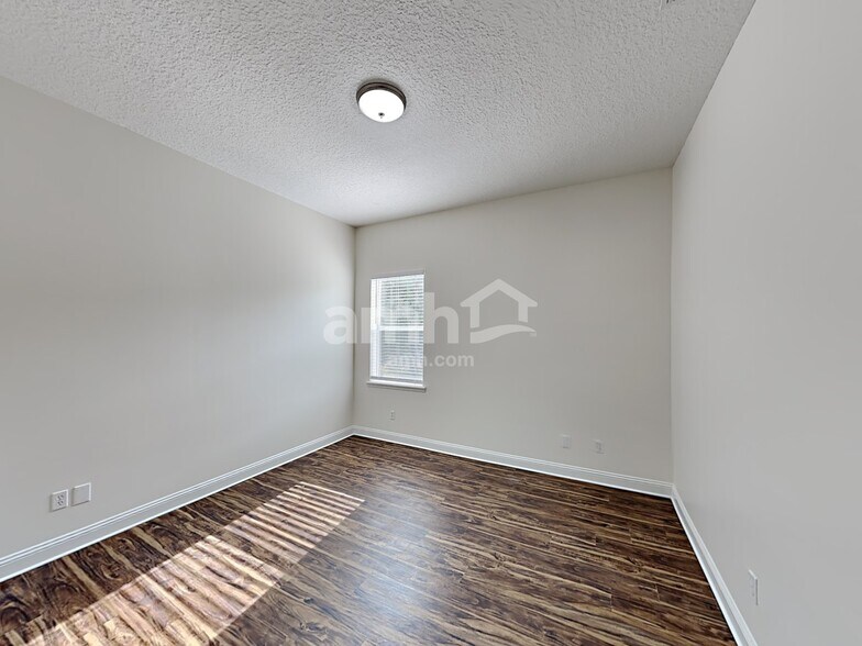 Building Photo - 604 Battersea Dr