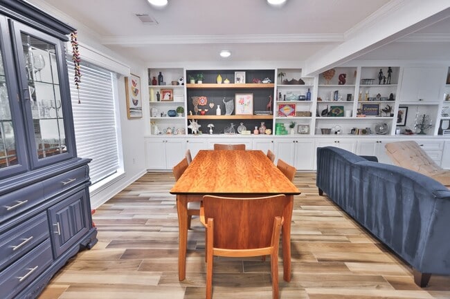 Building Photo - 16322 Southampton Dr