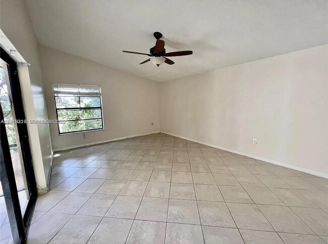 Building Photo - 642 Emerald Way E