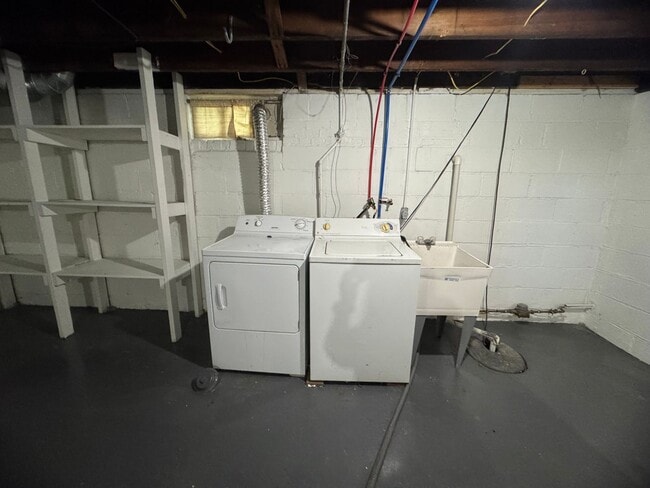 Building Photo - 2 Bedroom 2 bath Townhome in Davenport